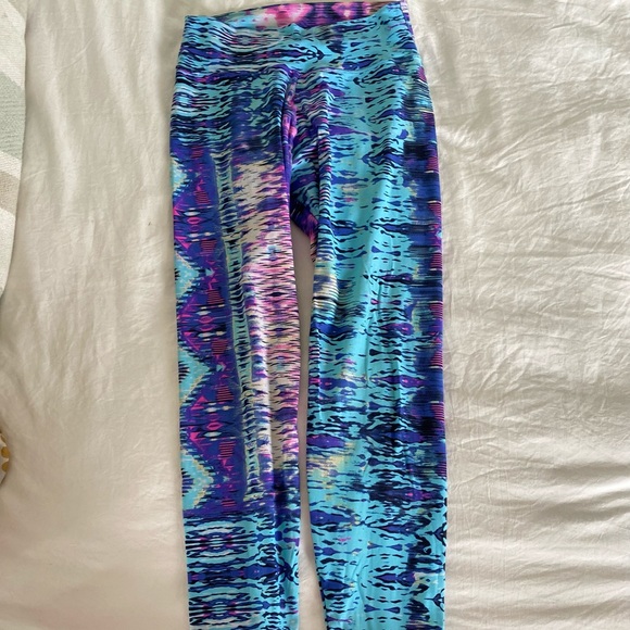 Yoga leggings. Fun pattern, paid $98 plus S&H - Picture 1 of 3